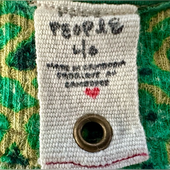 DESIGNED BY FREE PEOPLE!!! Great Condition TankTop with Front Buttons. - Picture 4 of 4